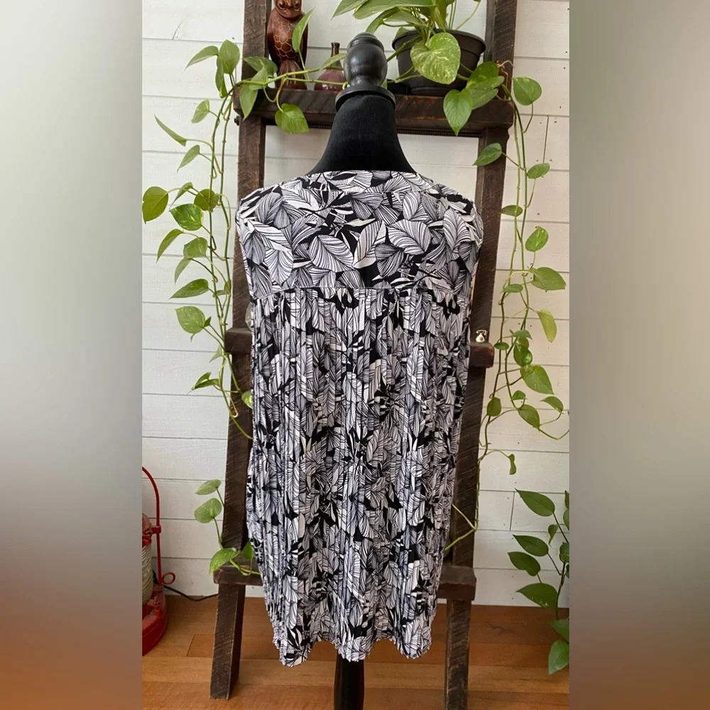 Christopher & Banks: Sleeveless V Neck  Leaf Pattern Blouse